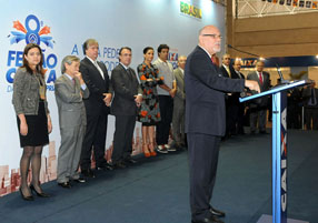 Imagens da abertura: pronunciamento do presidente da Caixa, Jorge Hereda; Laura Vissotto entre Camila Pitanga e Ra&iacute;; Laura Vissoto e Jorge Hereda.