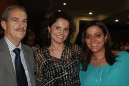 Na oportunidade, foi fundado o Colégio Notarial do Brasil - Seção Bahia. Na foto, a Tabeliã Emanuelle Perrotta, eleita presidente, entre o presidente do CNB-SP, Mateus Brandão Machado, e a presidente da ANOREG-SP, Laura Vissotto.